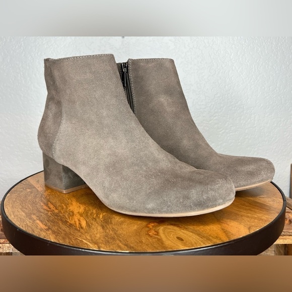 187. Kenneth Cole Reaction Women's Road Stop Block Heel Booties 9.5 - Picture 1 of 6
